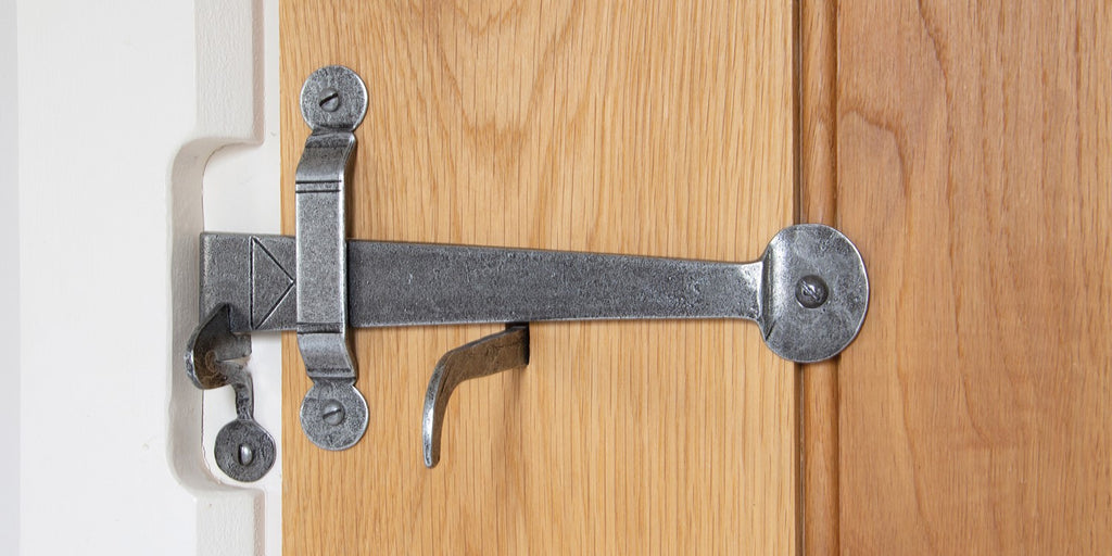 What are Thumb Latches?