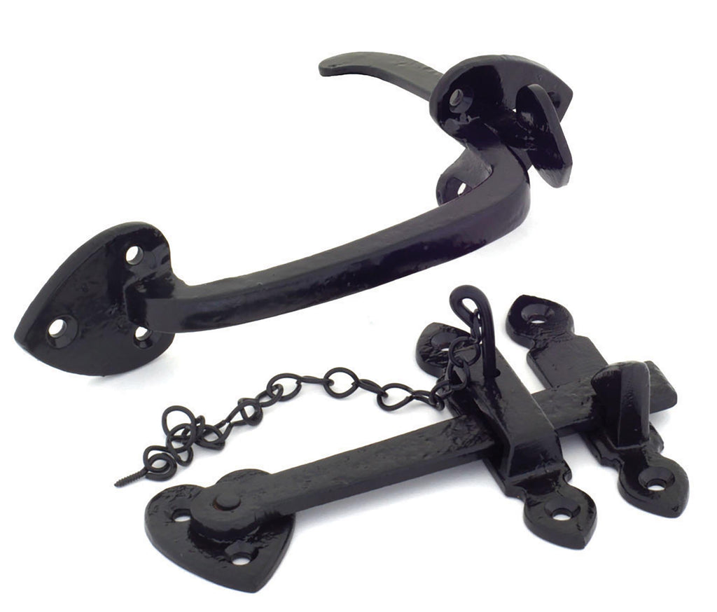 From The Anvil's Black Black Cast Thumblatch Set with Chain