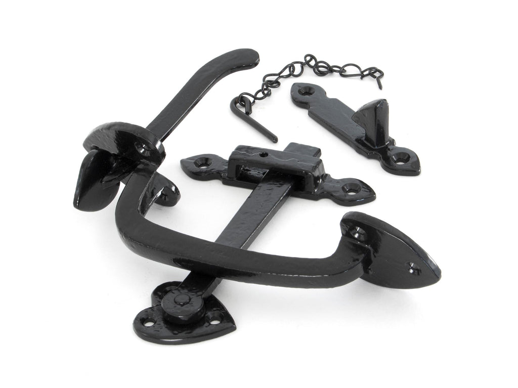 From The Anvil's Black Black Cast Thumblatch Set with Chain